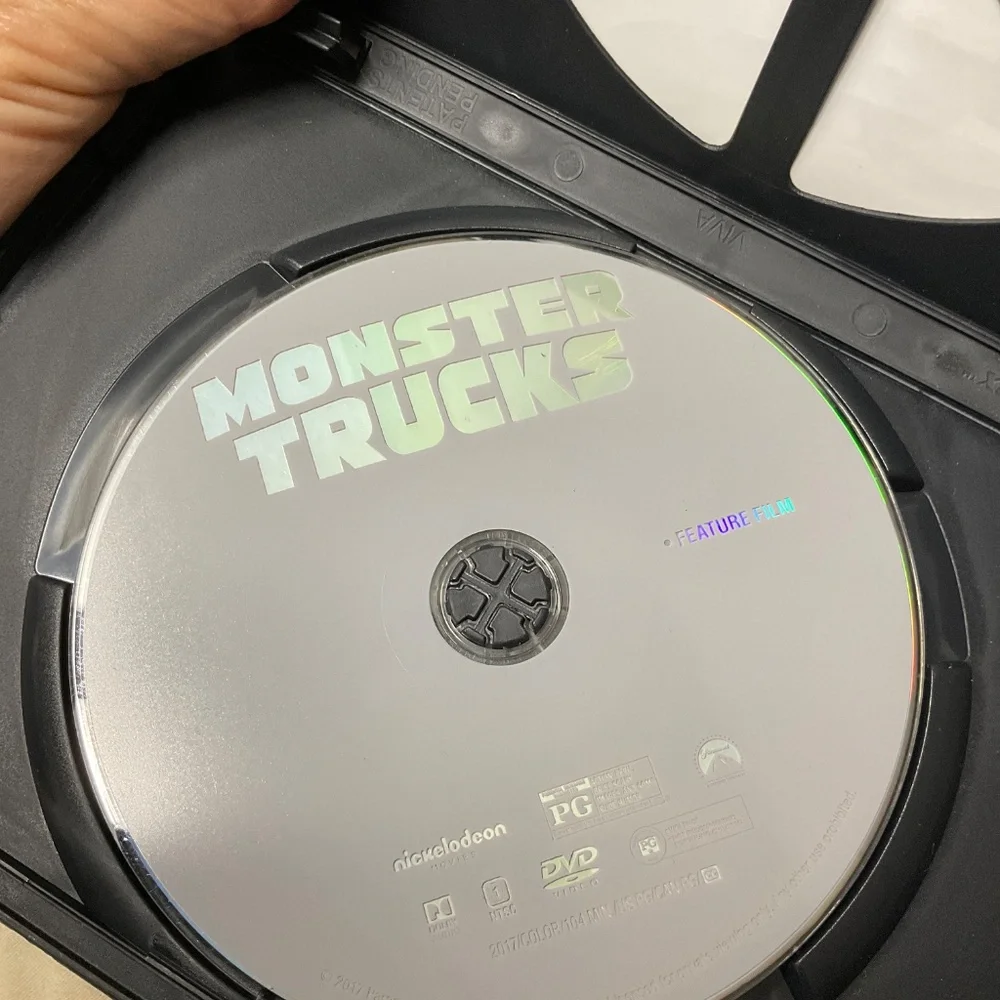 DVD - Monster Trucks.  V192